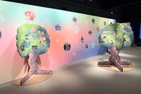 「おジャ魔女どれみ25周年メモリアル展」の様子。