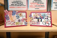 「おジャ魔女どれみ25周年メモリアル展」で販売されているグッズの一部。