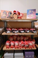 「おジャ魔女どれみ25周年メモリアル展」で販売されているグッズの一部。