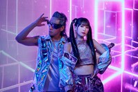 左からMOTSU、芹澤優。