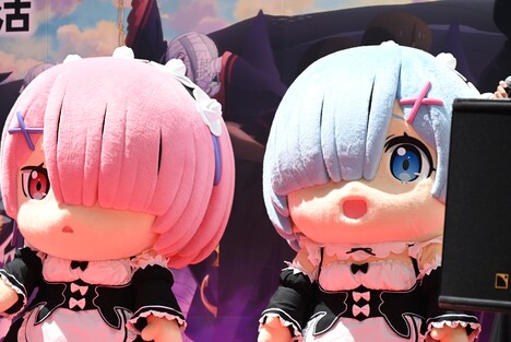 左からラム、レムの着ぐるみ。