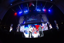 「フラメモ」初の3DCGライブ、梶原岳人は“主”ハローキティとの対面に感激