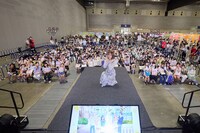 「ちゃおフェス×りぼん★みらいフェスタ ガールズコミックフェス 2024」内のTVアニメ「ハニーレモンソーダ」のスペシャルステージに登場した市ノ瀬加那。