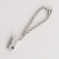 「名探偵コナン パフューム・オン・ノーベンバーセブン【松田陣平の香水】」特別版に付属するチャーム。