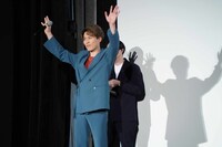 入野自由の登場シーン。