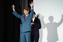 入野自由の登場シーン。