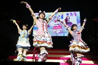 SoLaMi♡SMILE。左から南みれぃ役の芹澤優、真中らぁら役の茜屋日海夏、北条そふぃ役の久保田未夢。