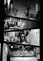 「バダス bad ass」より。