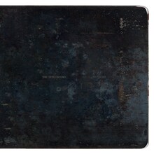 「2Colors feat.JESSE from RIZE/The BONZ」が収録されるアルバム「Voyager」のジャケット。