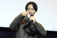 会場に弟も来ているという南出凌嘉。弟に渡したい、譲りませんと強い意志でくじ引きに臨む。