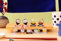 「むちゃうま!!ちいかわ寿司」で販売されるアクリルスタンドinカプセル。