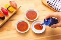 「むちゃうま!!ちいかわ寿司」で販売される醤油皿。