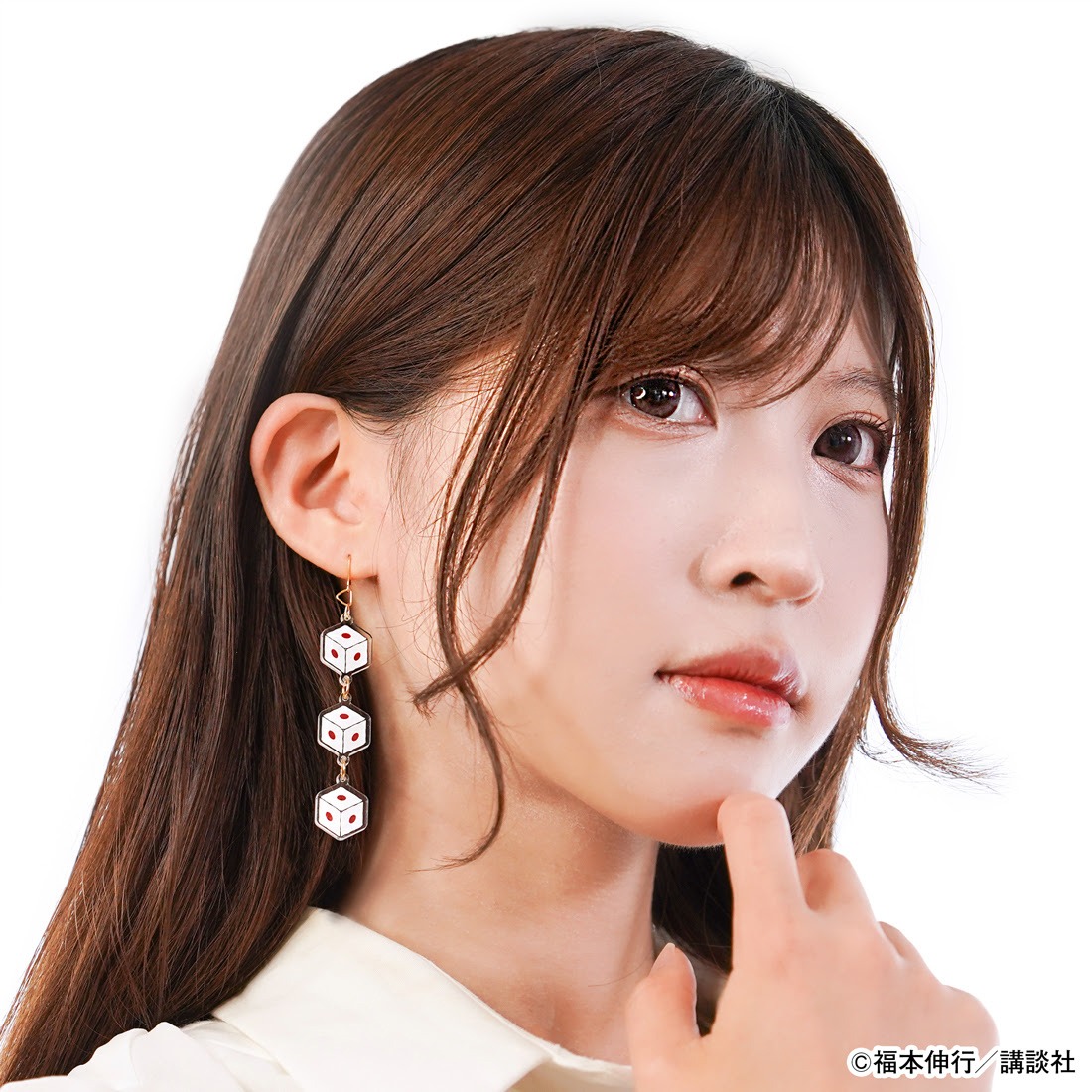 「カイジアクリルピアス『サイコロ ピンゾロ』」着用イメージ