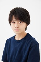 野火桃太郎役の西山蓮都。