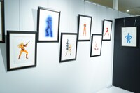 「一周忌追悼 寺沢武一 原画展 ～Peace&Love～」の様子。