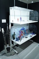 「一周忌追悼 寺沢武一 原画展 ～Peace&Love～」の様子。