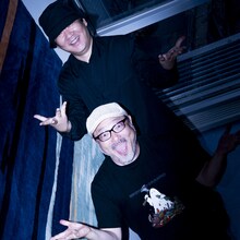 押切蓮介（上）、白石晃士監督（下）。