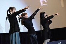 結束バンドの掛け声「Thank you！」でイベントを締めた千本木彩花、内田真礼、小岩井ことり。