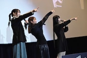 結束バンドの掛け声「Thank you!」でイベントを締めた千本木彩花、内田真礼、小岩井ことり。