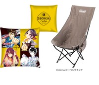 キャンペーンでもらえる「ジョージア×ヤングジャンプ 45th コラボリラックスチェア＆コラボクッション」。