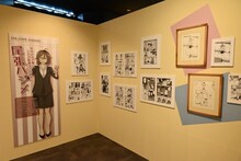 「画業10周年記念 コトヤマ展」より、「だがしかし」エリアの様子。