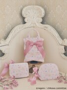 「Maison de FLEUR×ちいかわ 総柄ポーチ」「Maison de FLEUR×ちいかわ 総柄ラウンドポーチ」「Maison de FLEUR×ちいかわ 総柄巾着ポーチ」