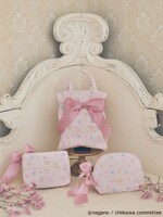 「Maison de FLEUR×ちいかわ 総柄ポーチ」「Maison de FLEUR×ちいかわ 総柄ラウンドポーチ」「Maison de FLEUR×ちいかわ 総柄巾着ポーチ」