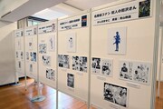 「サンデー文化祭2024」のために描き下ろされたイラストと、名シーンの複製原画が並ぶエリアより。