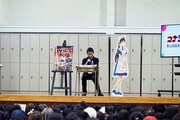 青山剛昌が登壇した「コナン×YAIBAスペシャルトーク!」の様子。