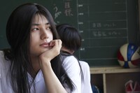 ドラマ「スメルズ ライク グリーン スピリット」第1話の場面写真。