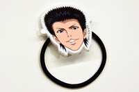 穴こそ開いてはいないが、顔の両端には確かにお面の名残りが。