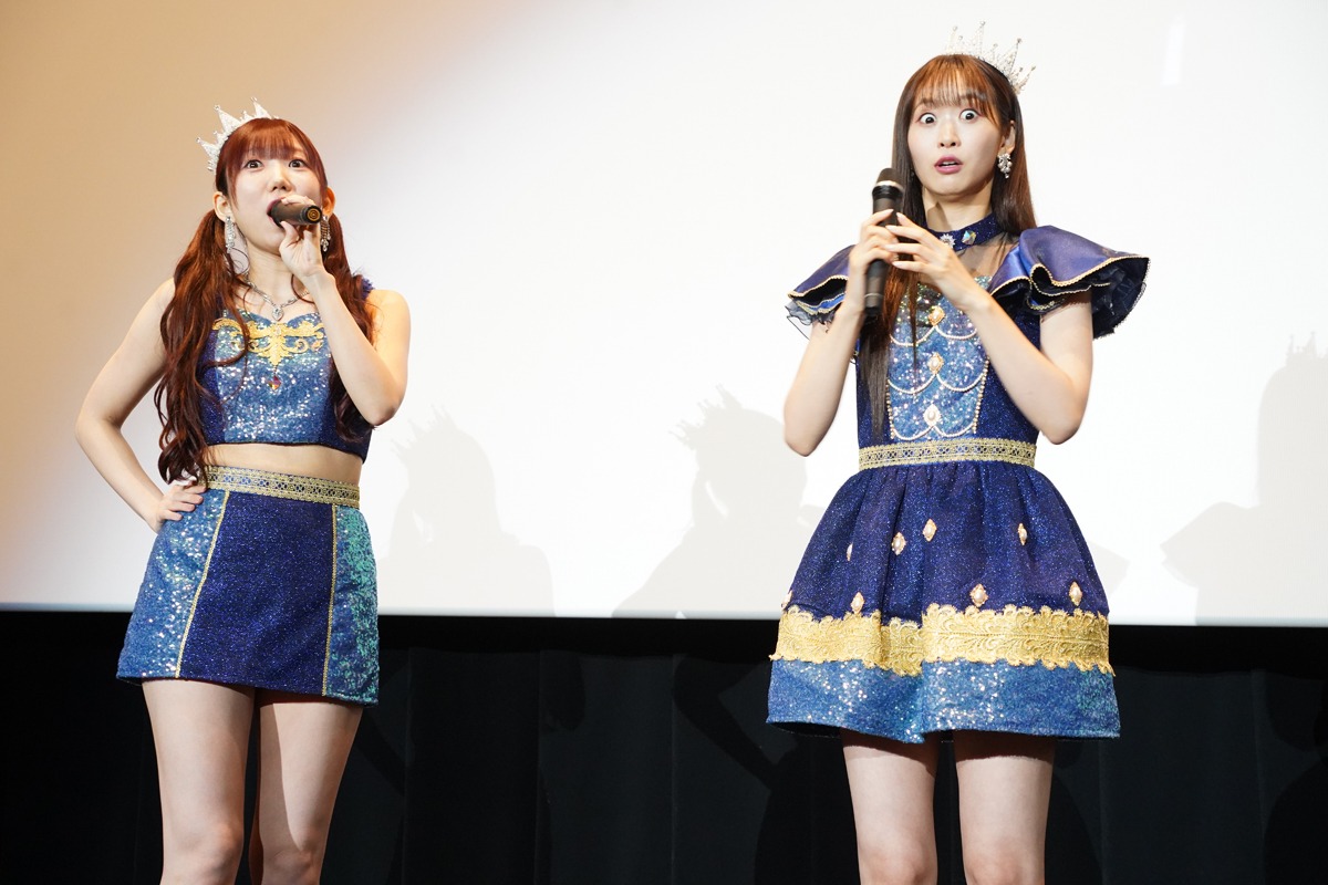 サプライズを聞いた瞬間の山北早紀、芹澤優。