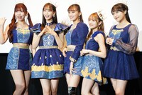 i☆Ris。左から山北早紀、芹澤優、茜屋日海夏、若井友希、久保田未夢。