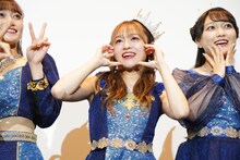 左から茜屋日海夏、若井友希、久保田未夢。