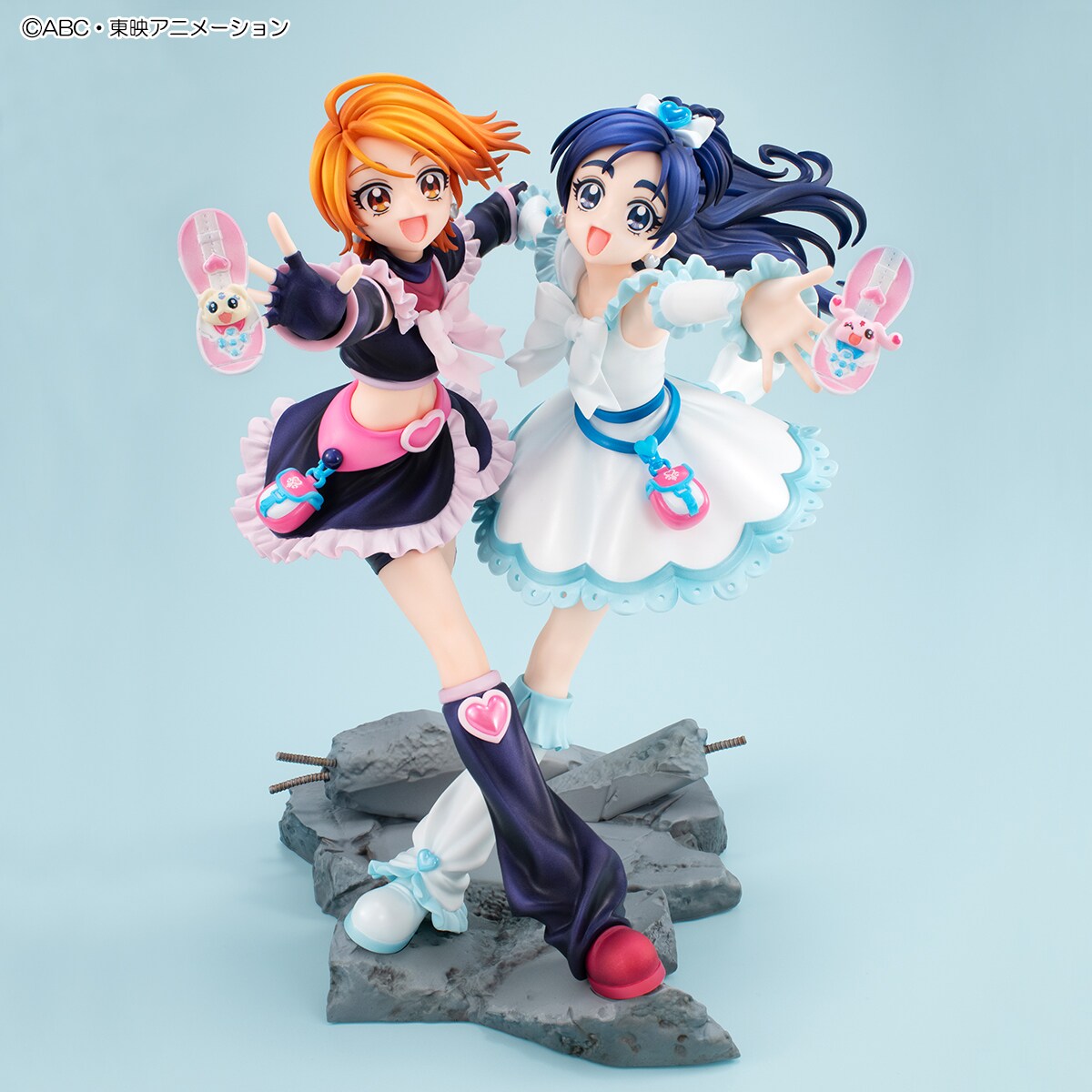 キュアブラック＆キュアホワイトが手をつなぐ、Lucreaの