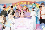 前列左からジャルジャルの後藤淳平、福徳秀介、松田颯水、長縄まりあ、種崎敦美、上田麗奈、寺島拓篤。