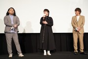 左から田中将賀、岡田麿里、長井龍雪監督。