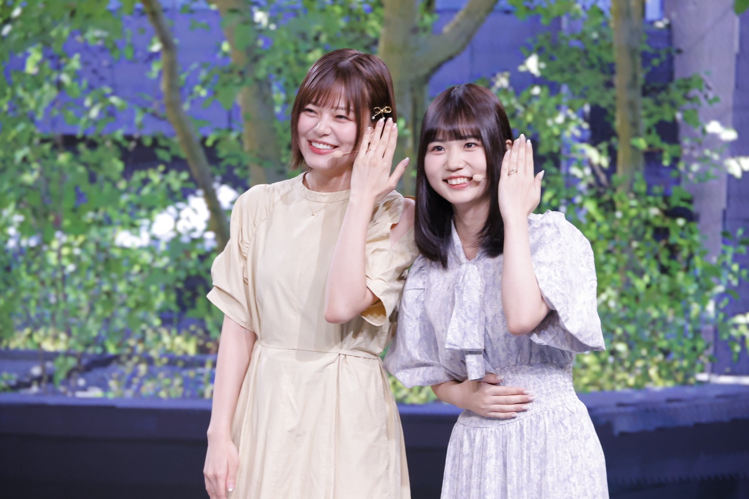 左から鈴代紗弓、稗田寧々。