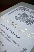 「死に戻りの魔法学校生活を、元恋人とプロローグから 香水 ヴィンセント・タンザイン『Oritekita Tsuki』」