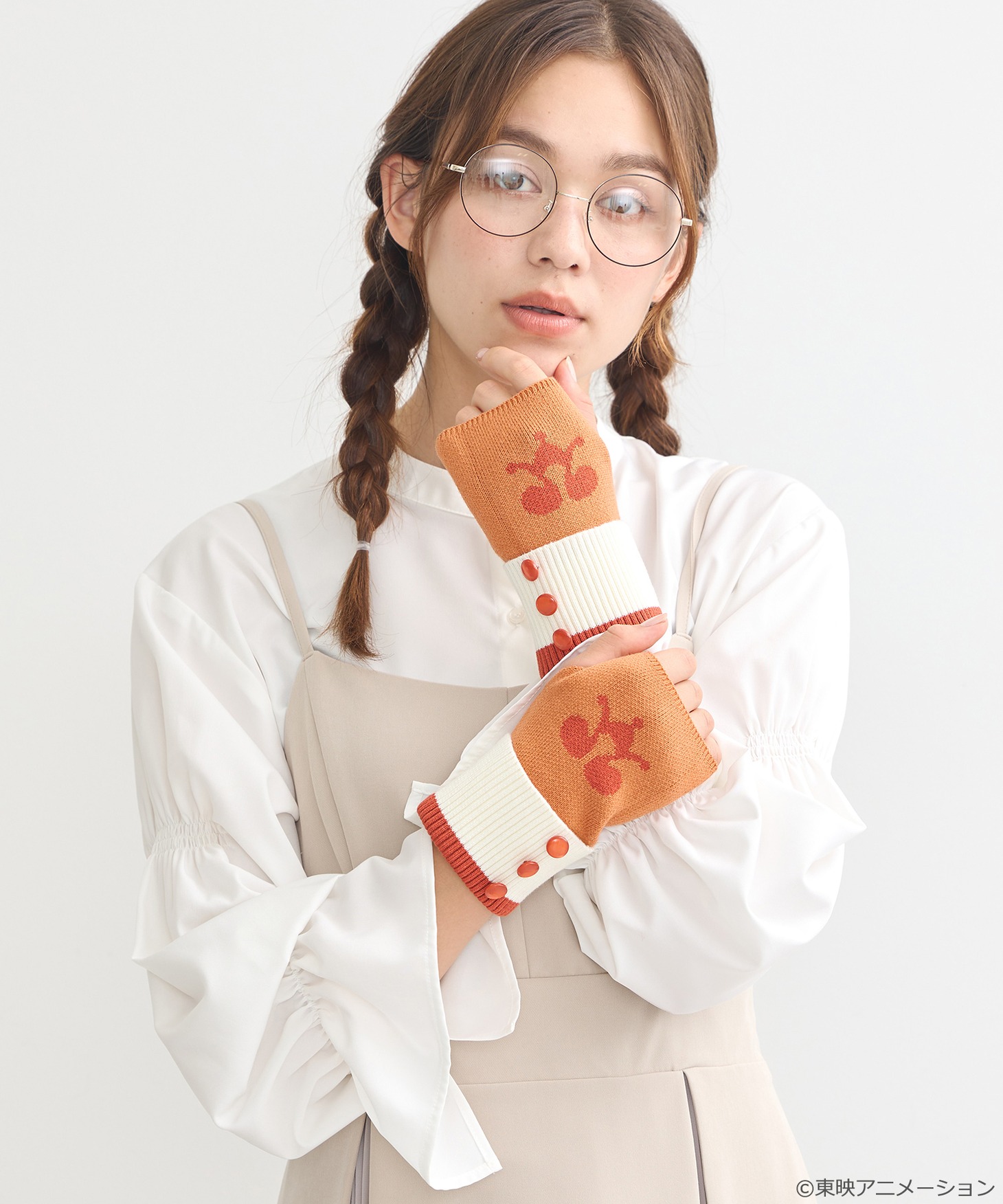 「ジャ魔女どれみ グローブ」オレンジの着用例。