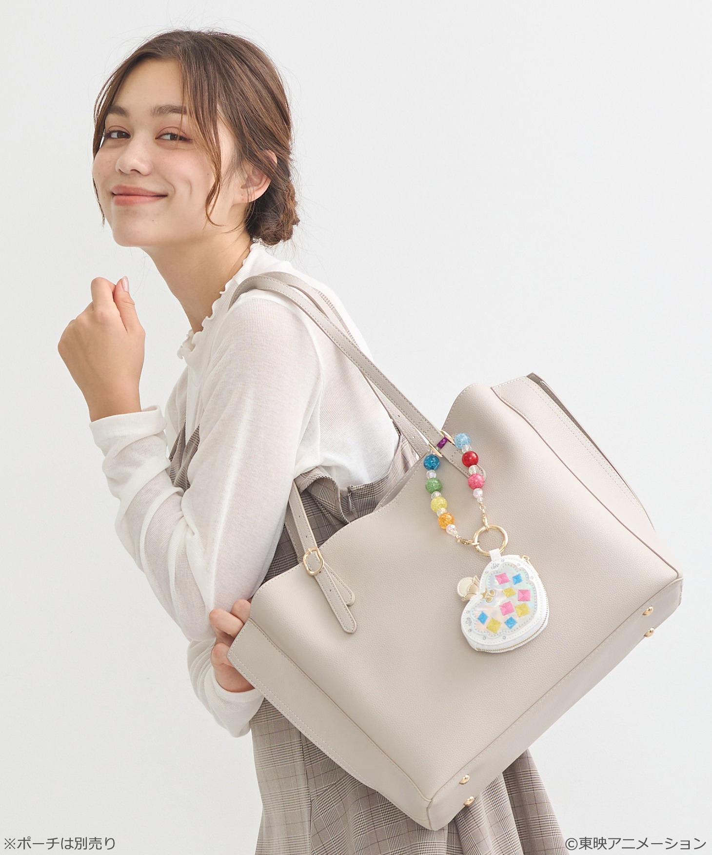 「おジャ魔女どれみ スマホショルダーセット」の使用例。