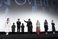 アインズのように挨拶する日野聡。