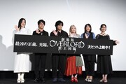 「劇場版『オーバーロード』聖王国編」初日舞台挨拶より。左から原由実、加藤将之、日野聡、青山吉能、生天目仁美、瀬戸麻沙美。