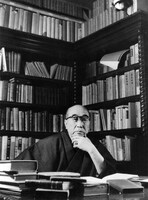 ビジュアルのモチーフとなった「江戸川乱歩肖像画」