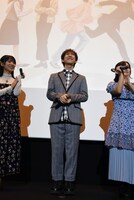 平川大輔（中央）