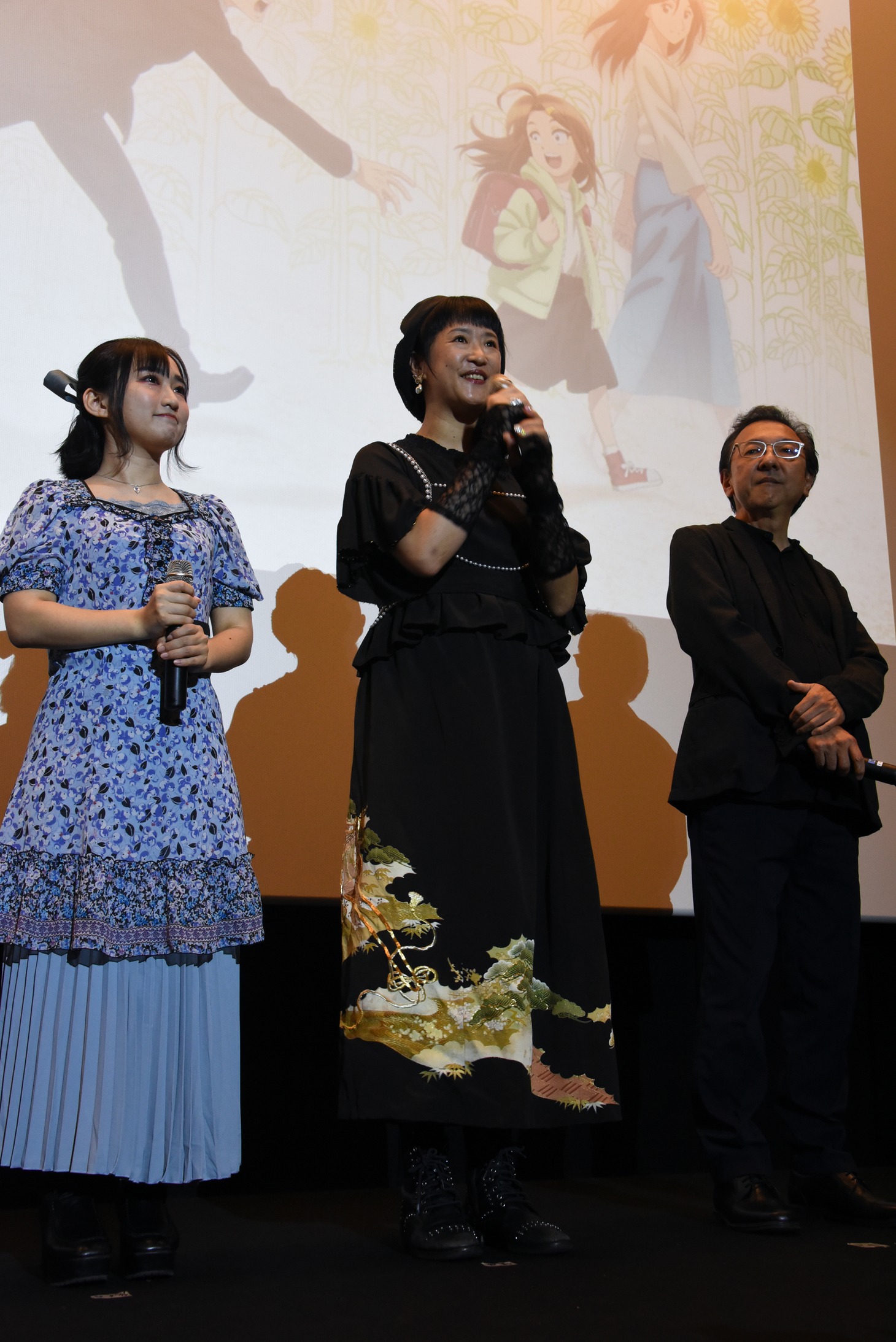 小島幸子（中央）