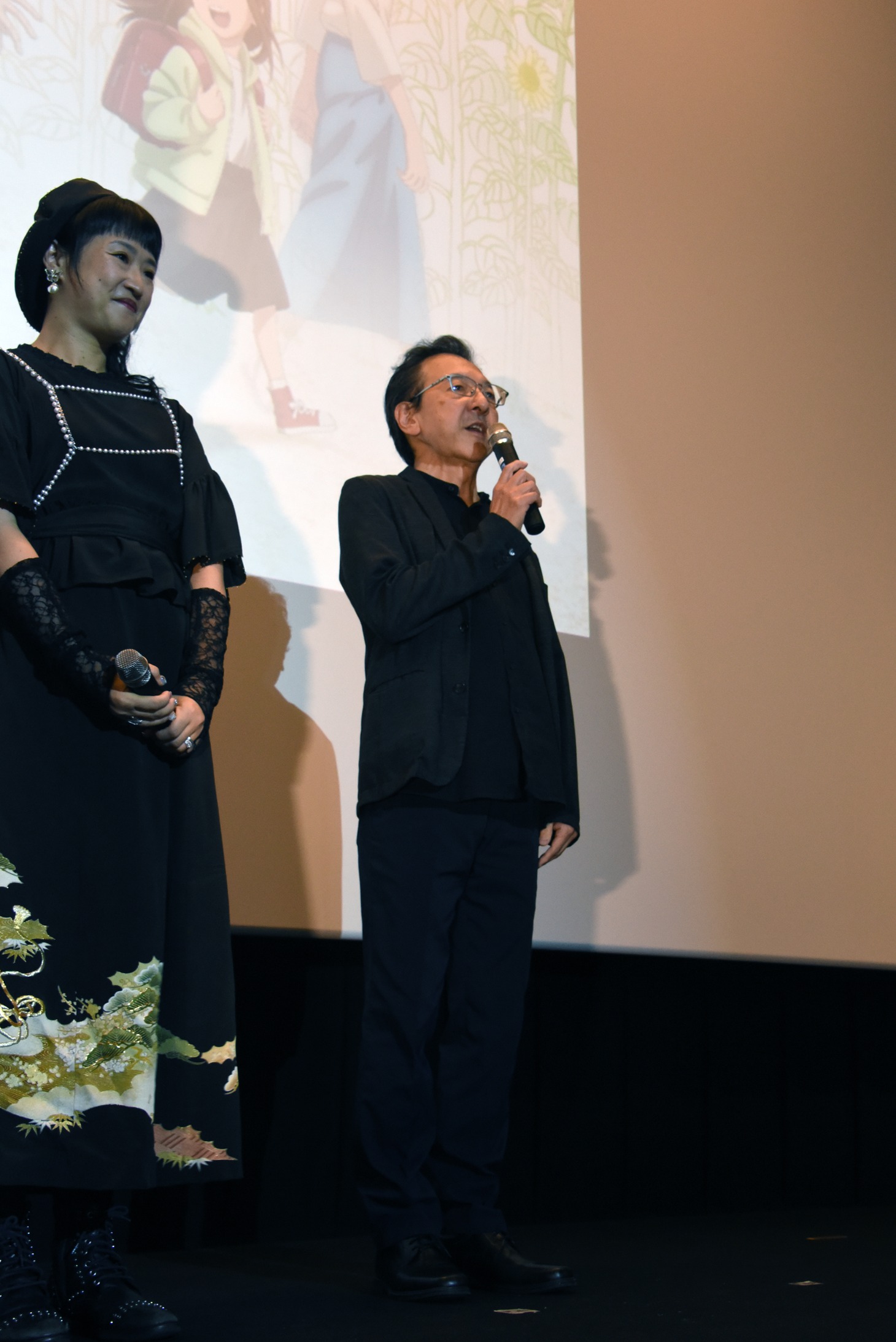 阿部記之監督（右）