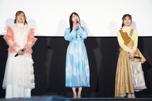 左から高橋李依、雨宮天、伊藤美来。