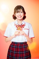 里菜扮する鈴賀レナ。