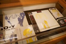 「画業40周年記念 上條淳士展 LIVE」の様子。